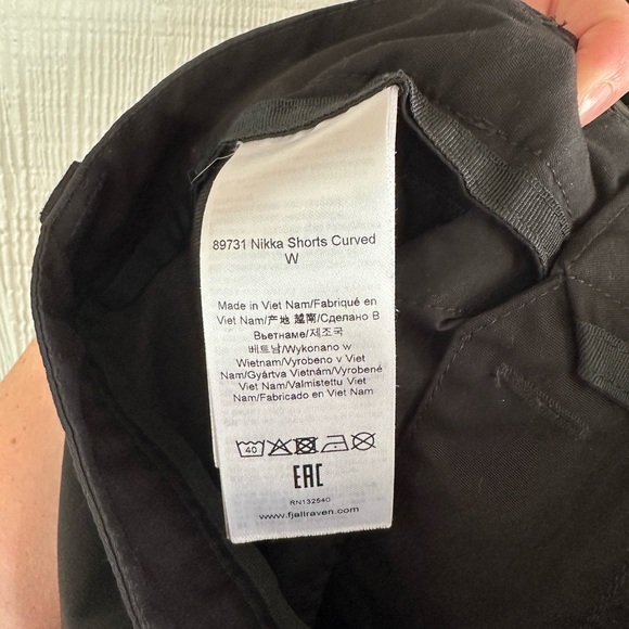 Fjall Raven Women’s Black Nikka Curve Outdoor Shorts - Picture 7 of 7
